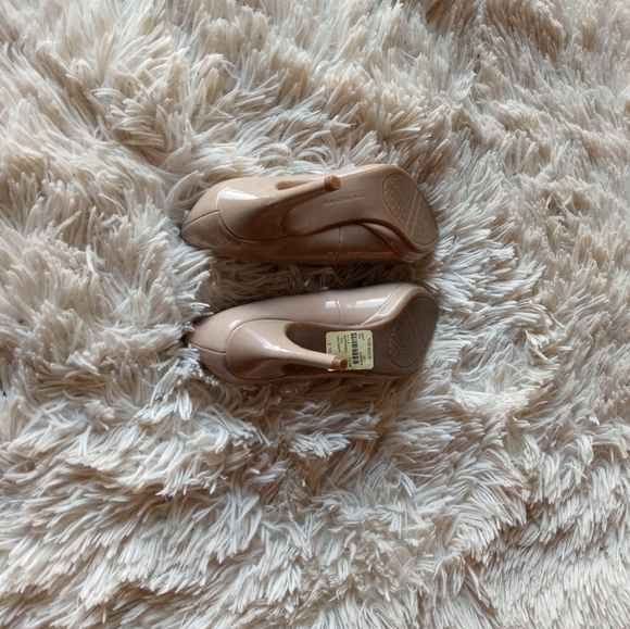 Bandolino nude heels original tag attached not worn - Picture 6 of 6